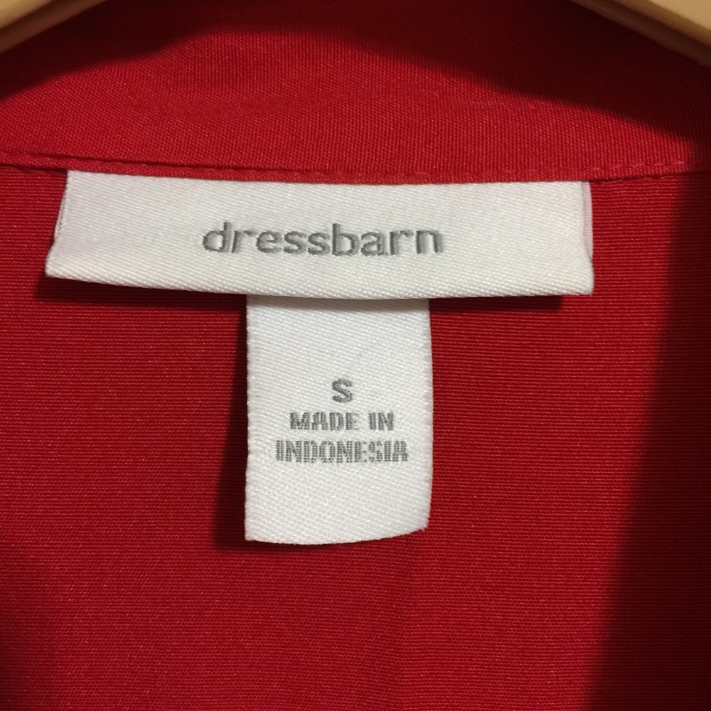 Beautiful Red button down Blouse - Picture 4 of 4